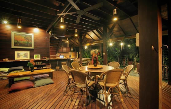 Bridge House Railay Beach, Sala and bar