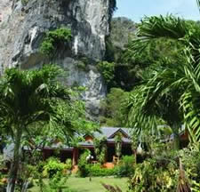 Diamond cave Superior bungalows from the outside