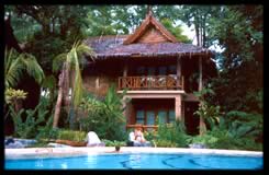 Accomodation by the pool