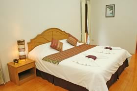 Tonsai Resort Superior Cottage inside