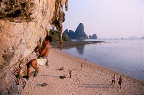 Climbing in Tonsai Beach